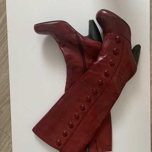 Beautiful dare to be different boots. - Picture 3 of 4